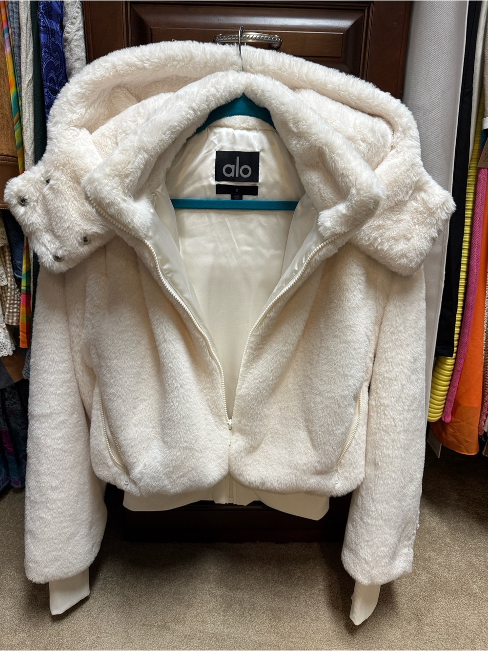 ALO Yoga Faux Fur Foxy Jacket NWOT - Picture 3 of 7